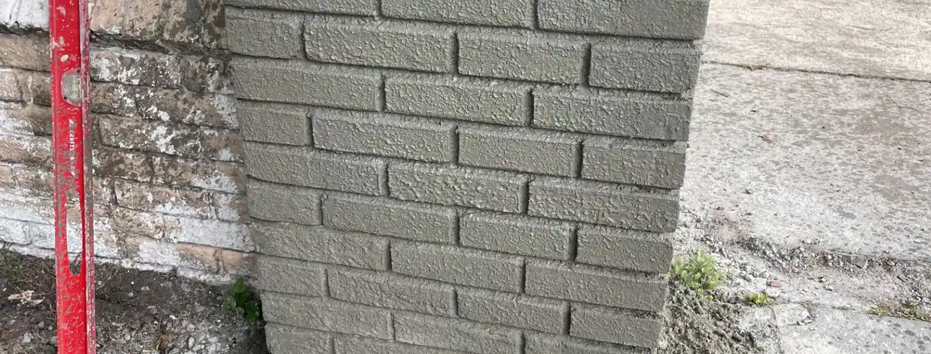Brick coursing hand-tooled into fresh stucco, Central Florida example